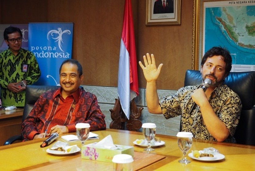 Sergey Brin bersama dengan Menteri Pariwisata Arief Yahya saat melakukan jumpa pers kerjasama Google dengan Kemenpar guna mempromosikan Wonderful Indonesia di dunia