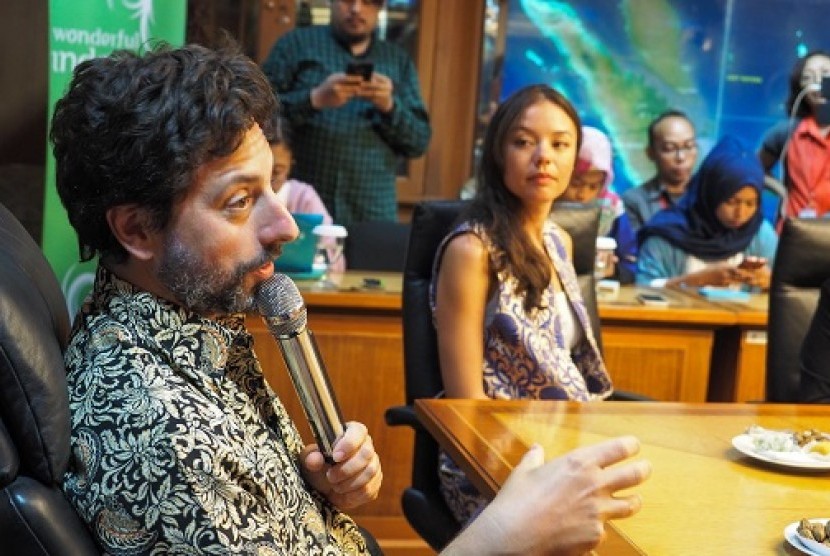Sergey Brin saat menceritakan kekagumannya akan keindahan terumbu karang di Raja Ampat