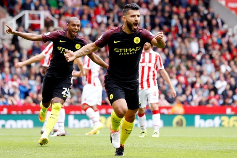 Sergio Aguero (kanan)