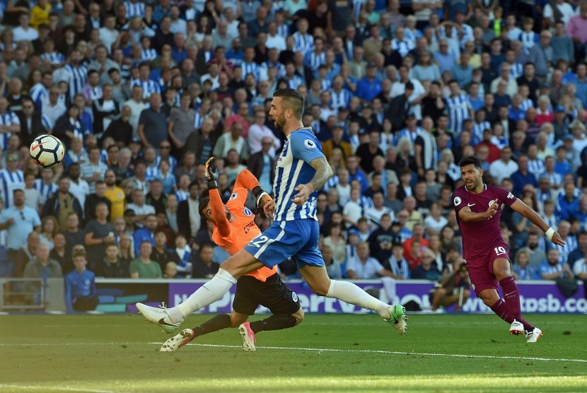 Sergio Aguero mencetak gol perdana Manchester City musim ini ketika menghadapi tim promosi Brighton. City menang 2-0 pada laga yang digelar di Stadion Amex, Brighton, Ahad (13/8) dini hari WIB.