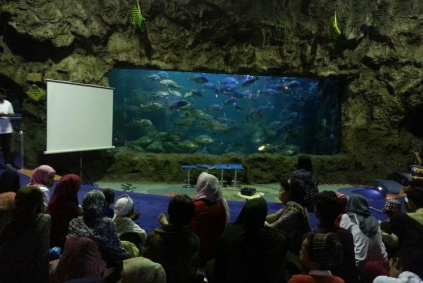 Seribu anak yatim berbuka puasa di SeaWorld, Jumat (10/7).