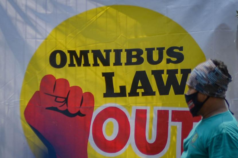 Serikat buruh menolak Omnibus Law.