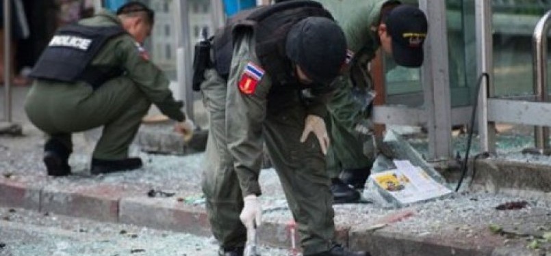 Serpihan kaca bekas ledakan di Kedutaan Israel di Thailand