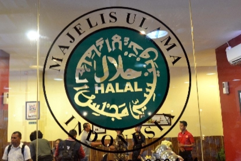 Sertifikasi halal sebagai upaya strategis dalam menyajikan produk halal untuk masyarakat.