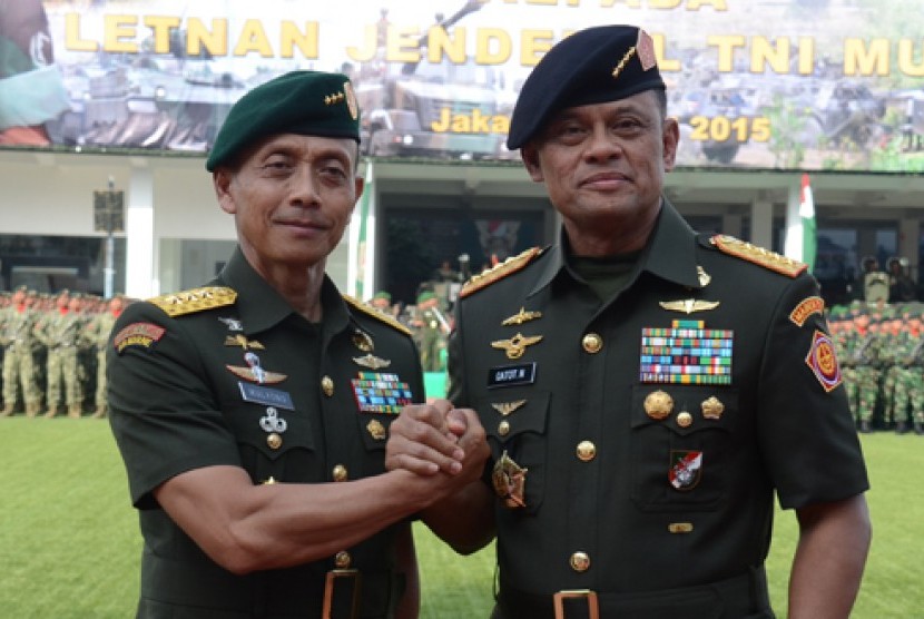Sertijab KSAD dari Jenderal Gatot Nurmantyo kepada Letjen Mulyono.