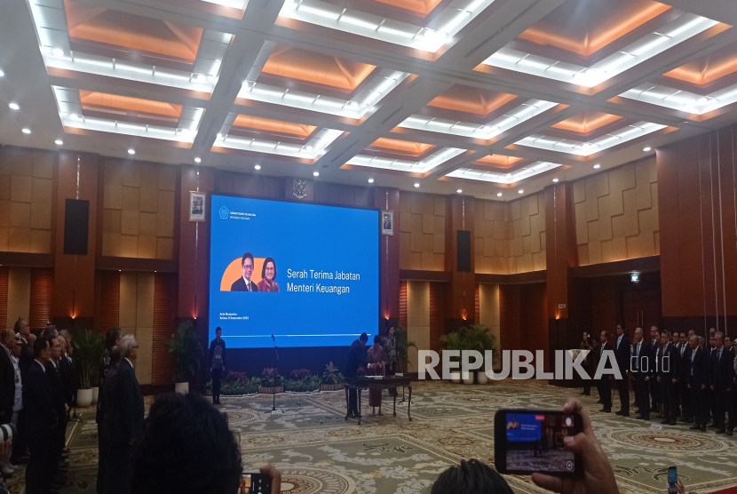 Sertijab Menteri Keuangan dari Sri Mulyani ke Purbaya Yudhi Sadewa di Gedung Djuanda, Selasa (10/9/2025). 