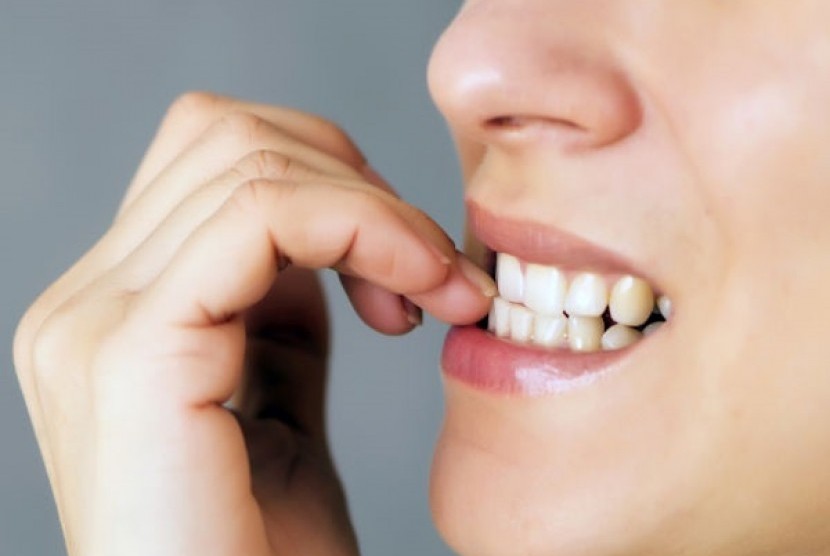 Kebiasaan sehari-hari yang tanpa disasari dapat merusak gigi. (ilustrasi)