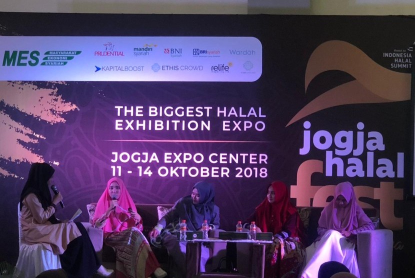 Sesi bincang-bincang di Jogja Halal Fest 2018 yang menghadirkan Kafeela, empat perancang busana Muslim asal Yogyakarta.