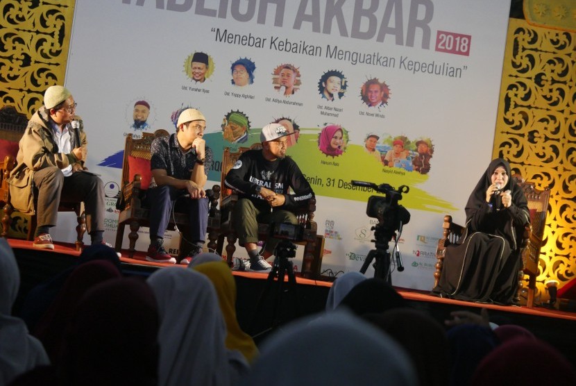 Sesi dakwah paralel oleh empat pembicara pada gelaran Tabligh Akbar Republika.