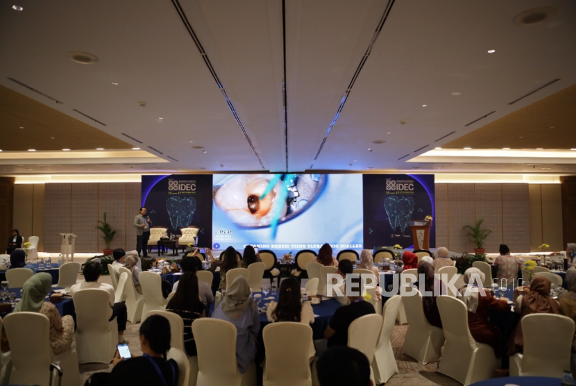 Sesi diskusi di sela Indonesia Dental Exhibition & Conference (IDEC).