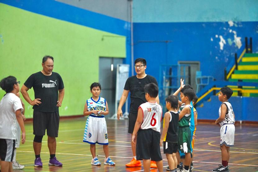 Sesi latihan tim Bumi Satu Basketball Academy Yogyakarta.
