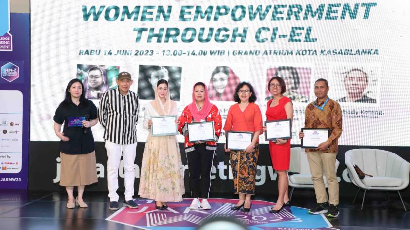 Sesi women empowerment di ajang Jakarta Marketing Week. Menteri PPPA Bintang Puspayoga berharap dukungan pemberdayaan perempuan dibudayakan