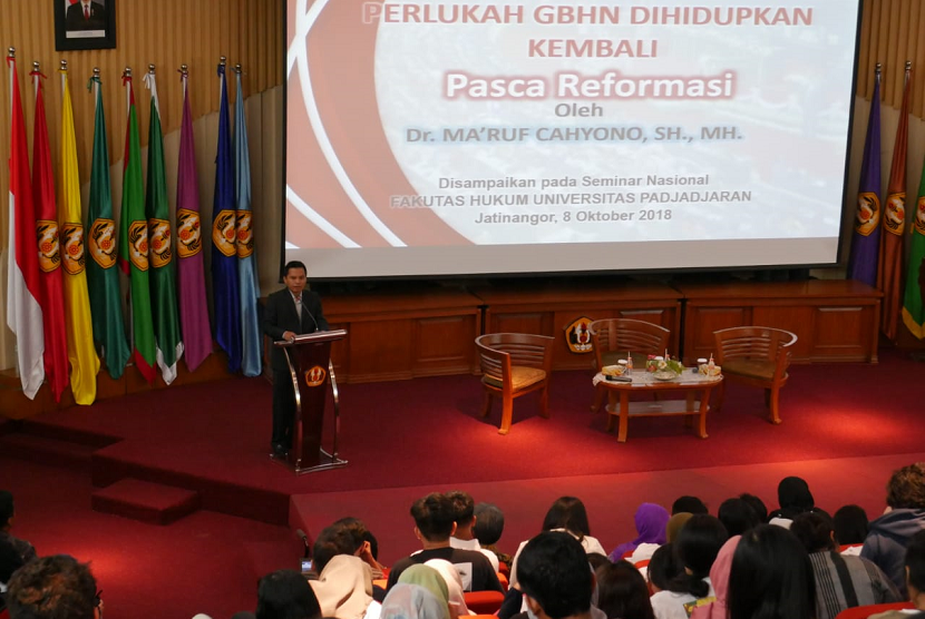  Sesjen MPR RI Ma'ruf Cahyono, saat menjadi pembicara kunci pada seminar nasional yang diselenggarakan Badan Eksekutif Mahasiswa (BEM) FH Unpad Bandung. 