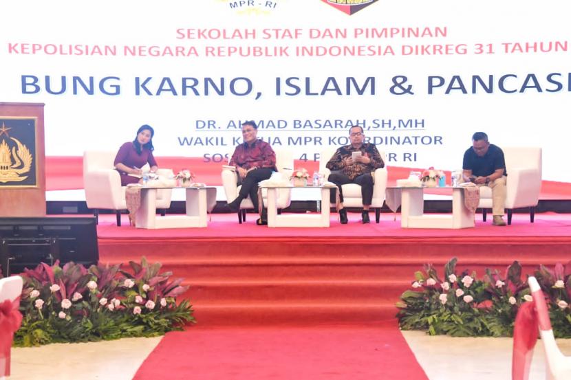 Sespimti Polri membedah buku Ahmad Basarah berjudul Bung Karno, Islam, dan Pancasila.