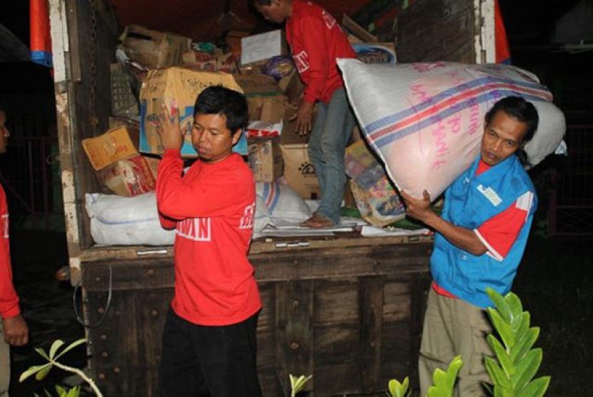 Setelah 10 jam per jalanan, bantuan dari PKPU akhirnya tiba di lokasi