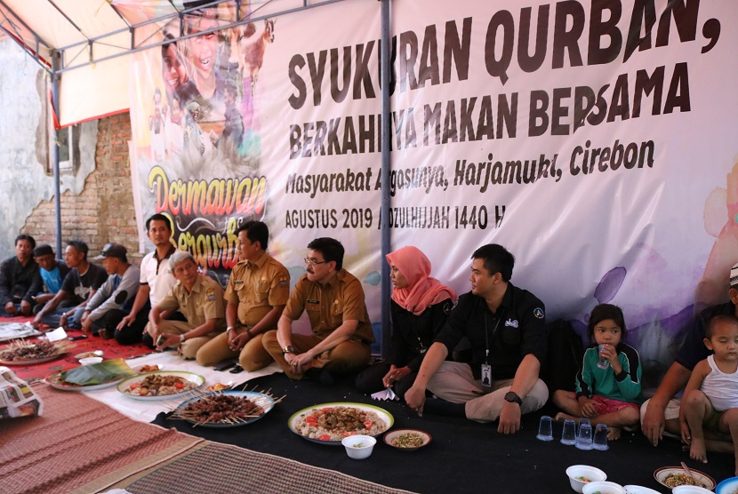  Setelah lancar mendistribusikan 200 ekor kambing ke pelosok negeri Ciayumajakuning, ACT Cirebon menggelar acara syukuran qurban di Argasunya, Harjamukti, Cirebon.