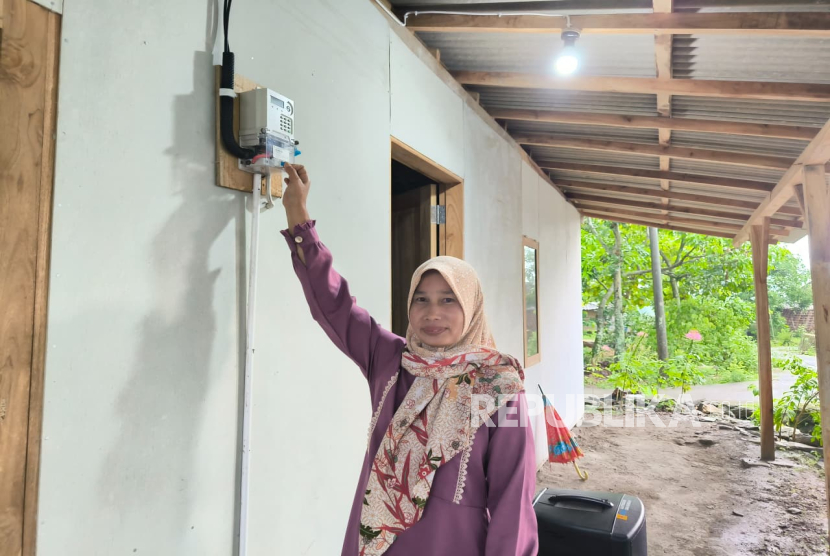 Terang yang Dinanti, Kisah Karmini Rasakan Kemerdekaan Energi Bersama PLN