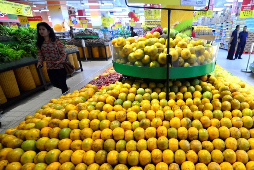 Setelah membeli buah pastikan mencucinya dengan bersih untuk membuang jejak pestisida atau bakteri.