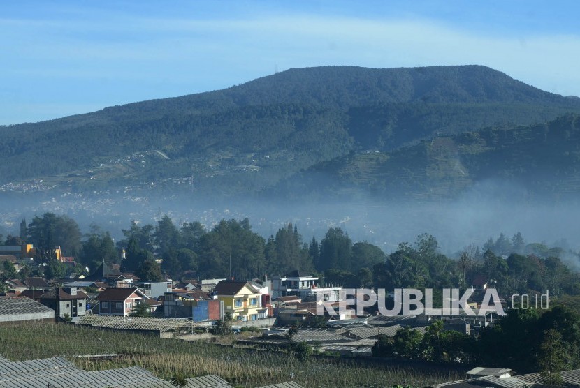 Setelah sempat terjadi erupsi kecil, saat ini Gunung Tangkuban Parahu kembali normal, Sabtu (27/7).