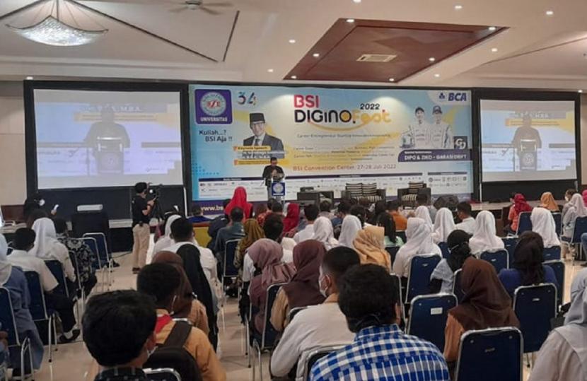 Setelah sukses menyelenggarakan event akbar bertajuk BSI DiginoFest 2022, Kampus Digital Kreatif Universitas BSI (Bina Sarana Informatika) kembali akan mengadakan acara serupa dengan mengusung tema Cuan dan Peluang di Era Digital Kreatif. 