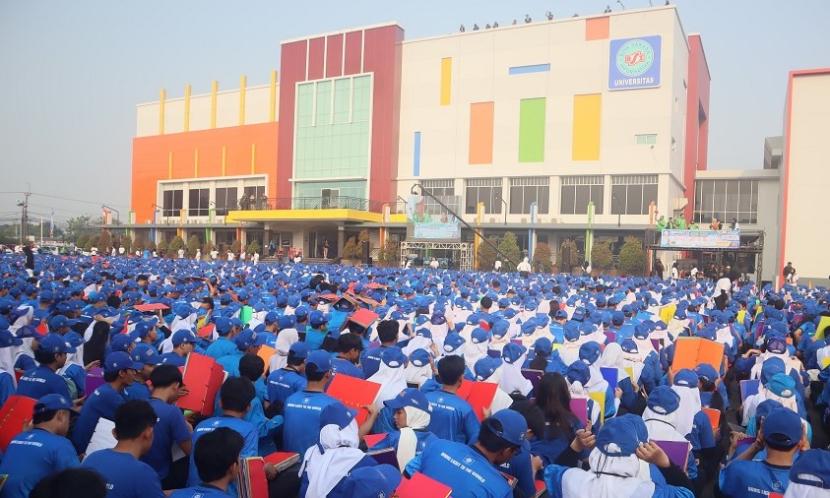 Setiap acara pasti menyimpan kenangan tak terlupakan, tanpa terkecuali di gelaran Seminar Motivasi (SEMOT) Universitas BSI 2024. Mengusung tema 