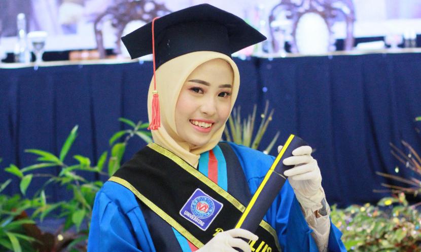 Setiap mahasiswa, memiliki amanah yang besar untuk berkontribusi kepada masyarakat. Tak terkecuali, Maylani Azzahra, yang dinobatkan sebagai mahasiswa terbaik pada gelaran wisuda Universitas BSI (Bina Sarana Informatika) kampus Purwokerto yang ke-16.