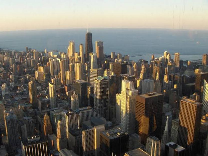 Setiap sudut di Kota Chicago, Amerika Serikat (AS), tampak sepi seiring lockdown (Foto: kota Chicago tampak dari atas)