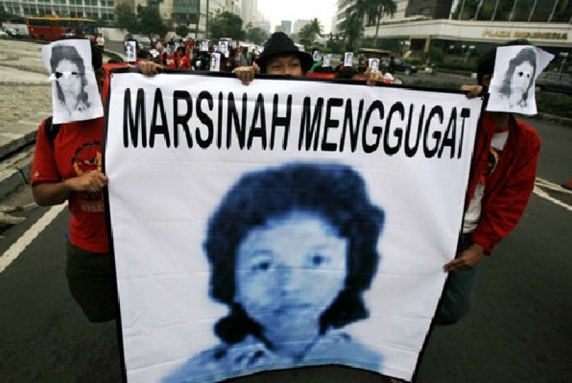Setiap tahun tewasnya Marsinah diperingati dengan cara melakukan aksi unjuk rasa mempertanyakan sikap pemerintah yang tetap tidak jelas dalam kasus ini. 