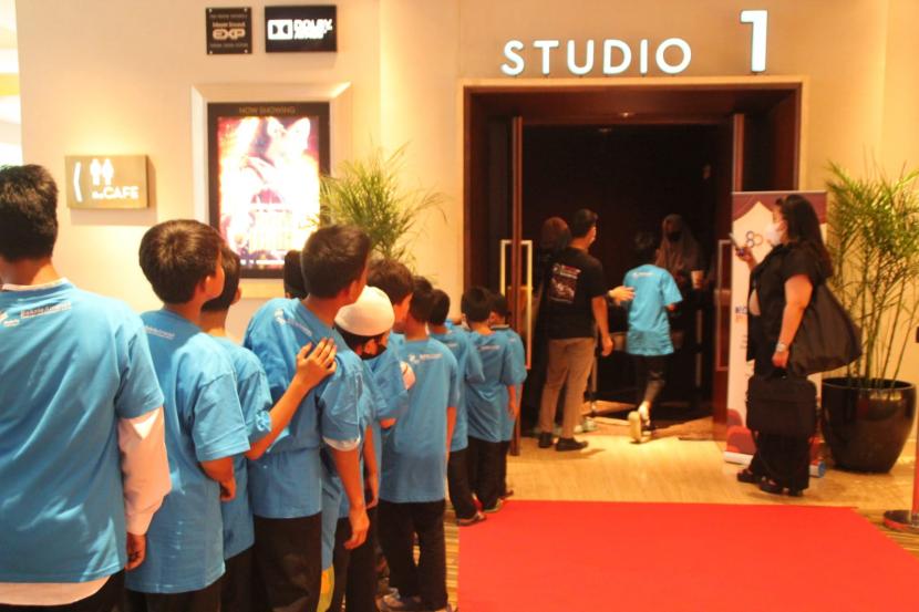 Bioskop Cinema XXI. Pemilik jaringan bioskop Cinema XXI, PT Nusantara Sejahtera Raya Tbk, akan menggelar penawaran umum perdana.