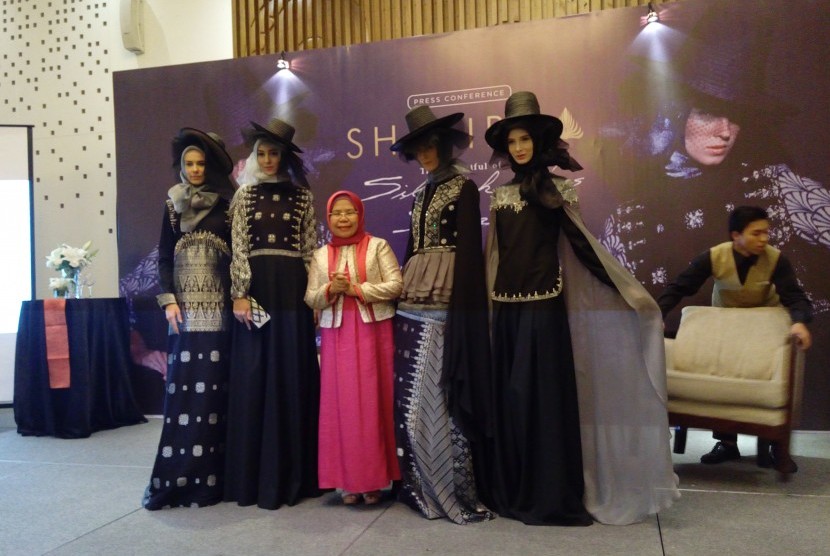 Shafira akan menampilkan koleksi busana Muslim yang dibalut kain tradisional songket Silungkang di New York Couture Fashion Week.