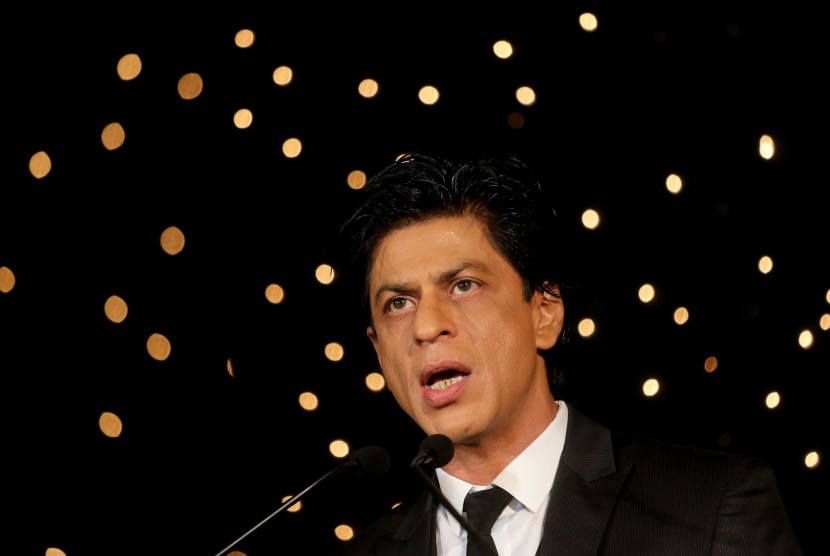 Shah Rukh Khan. Film Bollywood, Jawan, diperkirakan menempati posisi teratas dalam daftar film Hindi dengan pendapatan kotor tertinggi di India.
