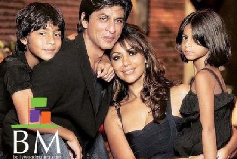 Shah Rukh Khan dan keluarganya 