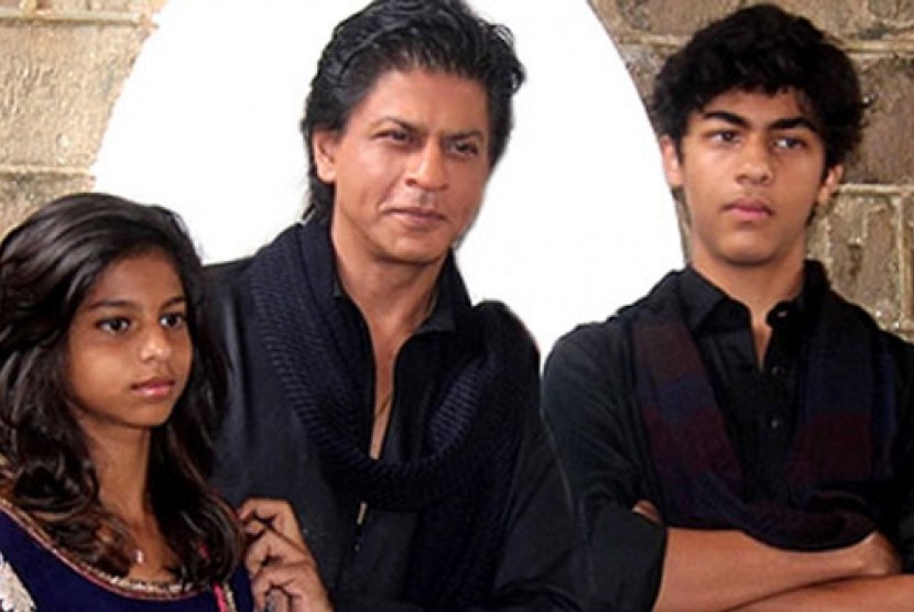 Shahrukh Khan bersama kedua anaknya, Suhana dan Aryan