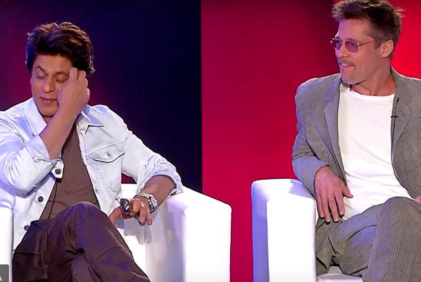 Shahrukh Khan dan Brad Pitt saat wawancara bersama.