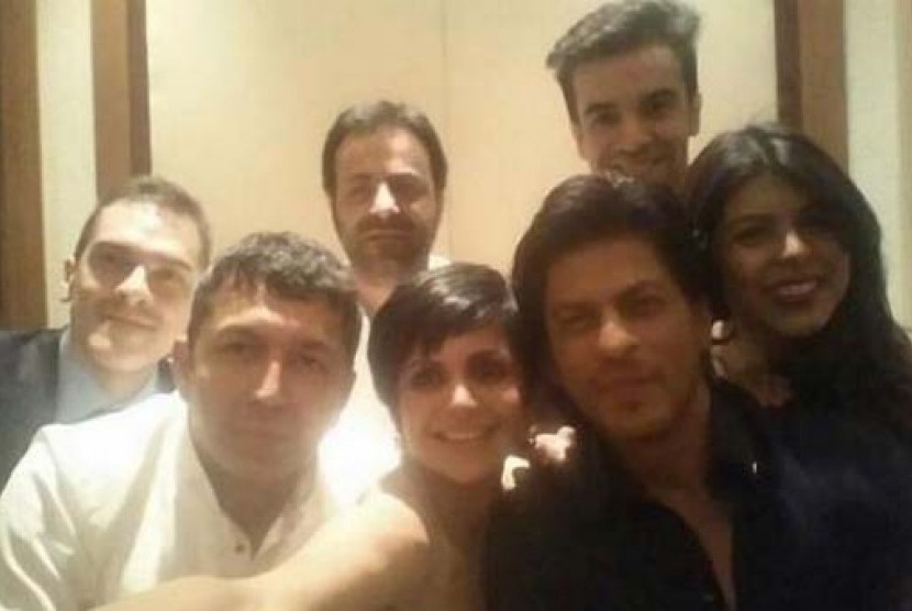 Shahrukh Khan tirukan foto selfie Ellen