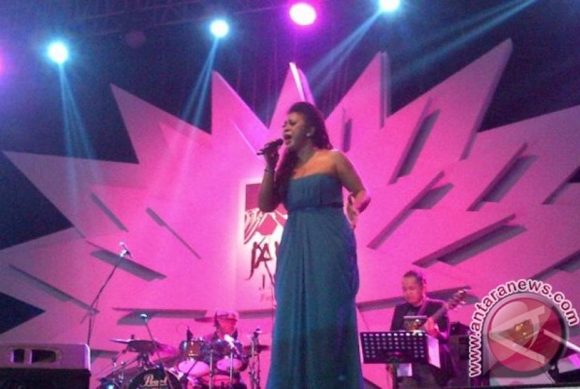 Shakila tampil di Hall Kementerian Perdagangan, Java Jazz Festival 2013. 