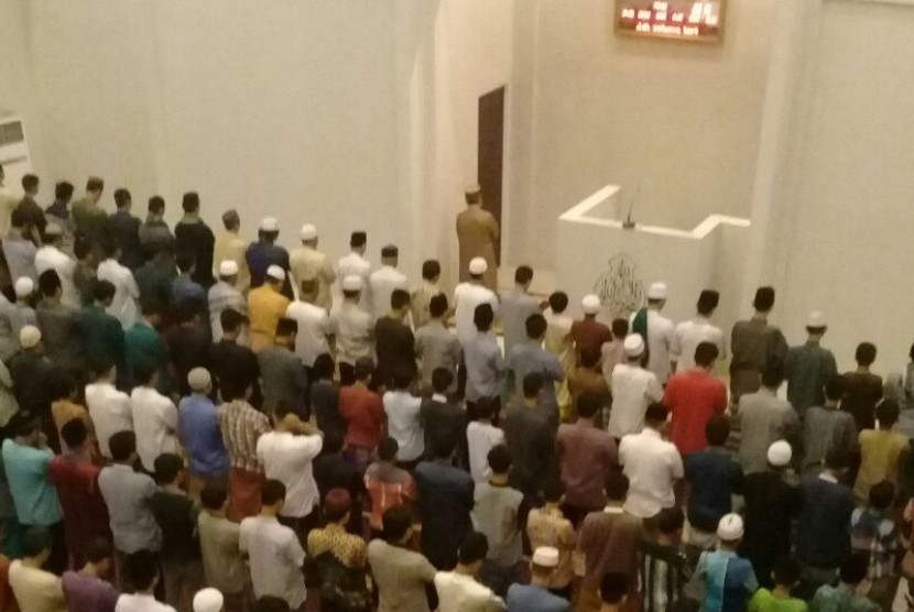 Shalat Gerhana di Masjid Al Madinah Dompet Dhuafa.
