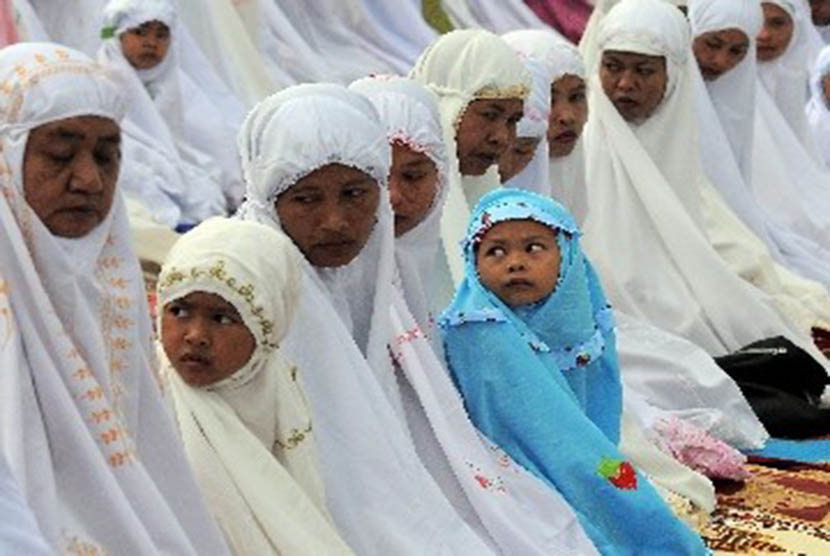 Wapres Ingatkan Perbedaan Waktu Lebaran Haji Disikapi Saling Toleransi. Foto: Sholat Idul Adha (ilustrasi)
