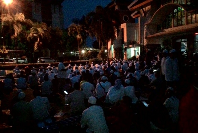 Shalat Subuh berjamaah di Masjid Balai Kota Depok
