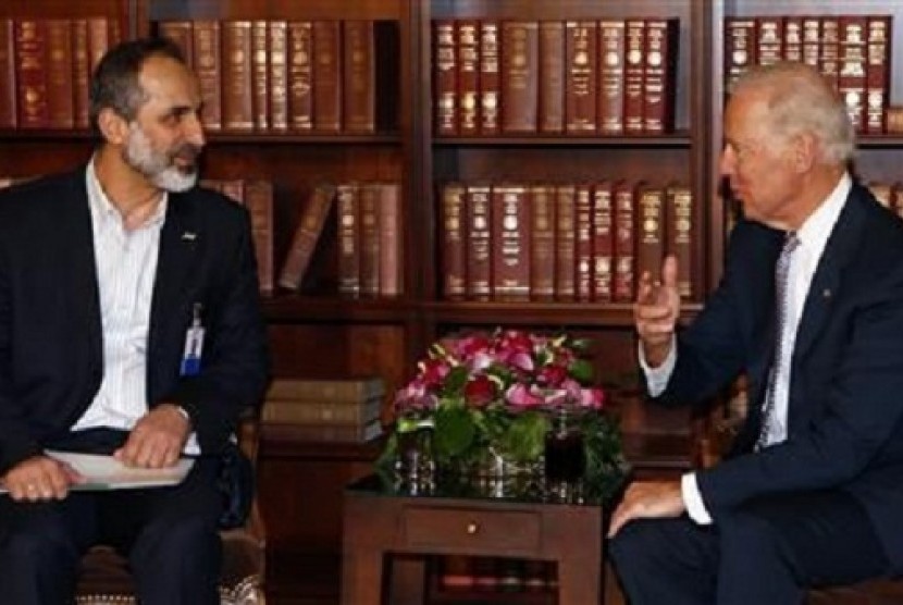 Sheikh Moaz Alkhatib, President of the National Coalition of Syrian Revolutionary and Opposition Forces and US Vice-President Joe Biden (right) meet for bilateral talks during the 49th Conference on Security Policy in Munich February 2, 2013. 