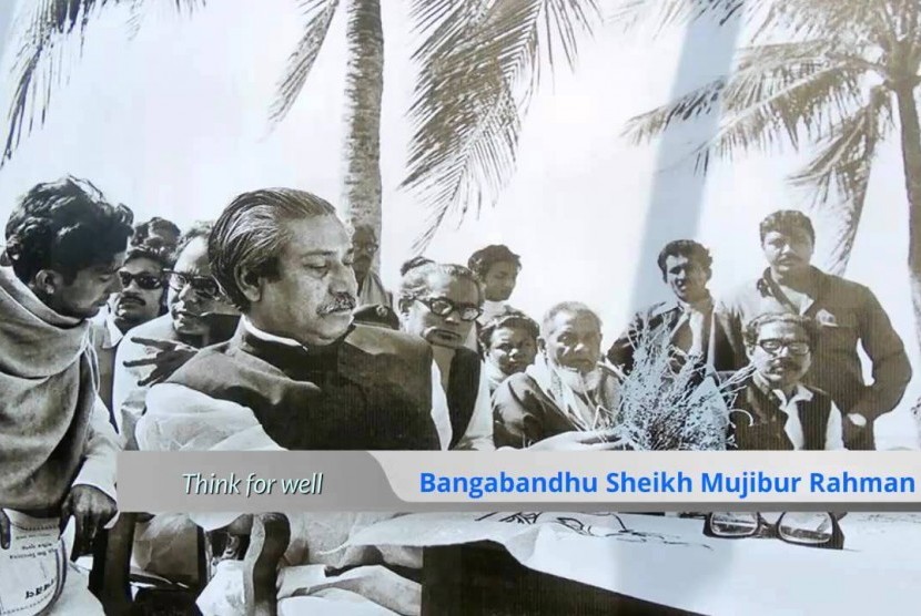 Sheikh Mujib Rahman menjadi perdana menteri pertama yang dipilih dalam proses demokrasi Bangladesh.