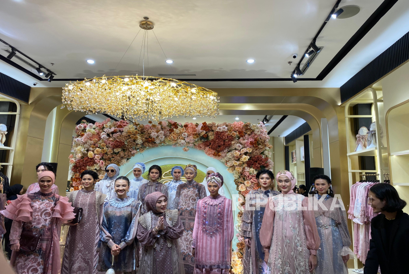 Shella Saukia resmi membuka butik pertamanya di Gandaria City Mall, Jakarta Selatan, Selasa (4/2/2025). 