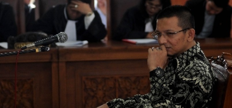 Sher Muhammad Febryawan, terdakwa kasus pembunuhan Raafi Aga Winasya Benjamin, siswa SMA Pangudi Luhur di Kafe Shy Rooftop Kemang, saat menjalani sidang perdana di Pengadilan Negeri (PN) Jakarta Selatan, Senin (2/4). Febry dijerat dengan pasal berlapis yak