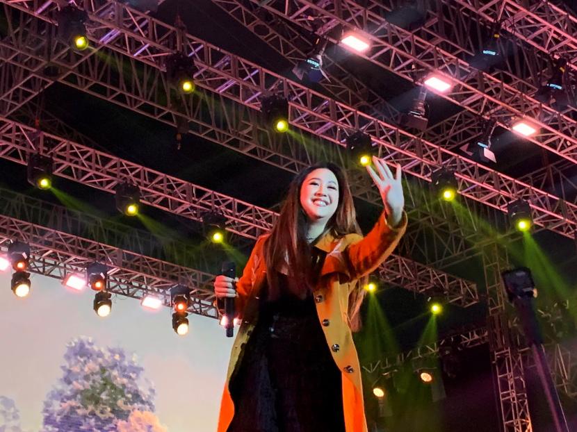 Sherina Munaf saat tampil di hari kedua Synchronize Festival 2023, yang digelar di Gambir Expo Jakarta, Sabtu (2/9/2023), bersama seluruh pengisi Konser Petualangan Sherina di panggung Synchronize