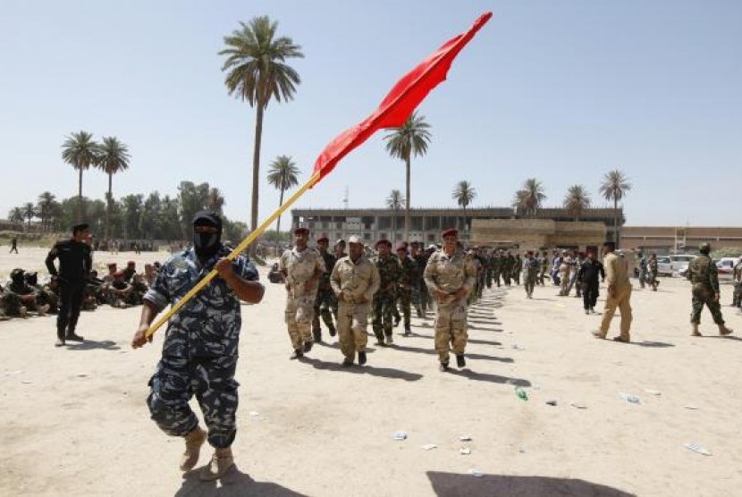 Shi'ite volunteers, who have joined the Iraqi army to fight against militants of the Islamic State, formerly known as the Islamic State of Iraq and the Syria (ISIS), march during training in Baghdad, July 9, 2014.