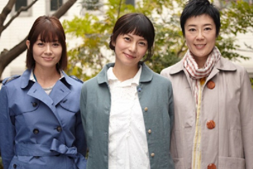 Shibasaki Kou (31 tahun), Maki Yoko (30), dan Terajima Shinobu (40)