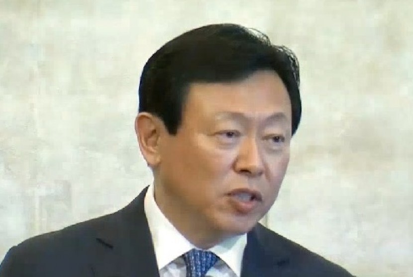 Shin Dong-bin. 