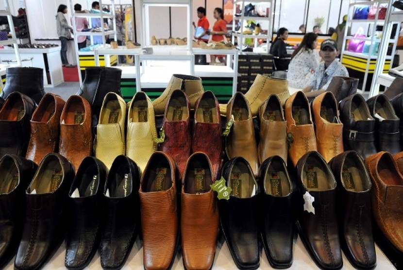 Shoes are on display during an exhibition in Jakarta. (illustration)