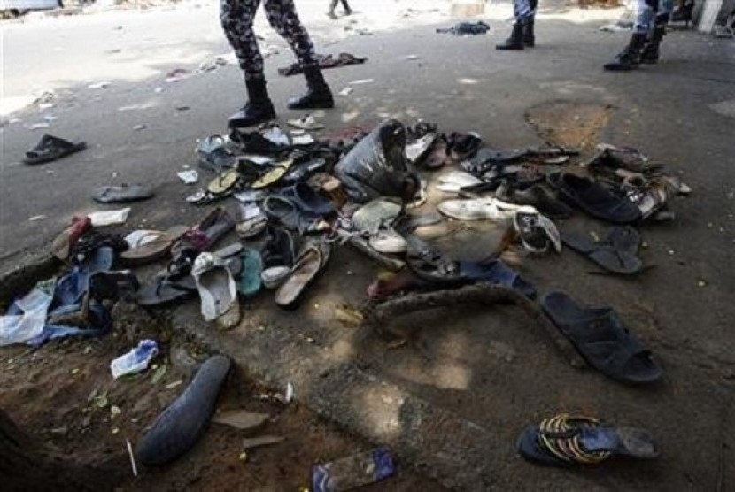 Shoes are seen along a street in Plateau district where a stampede occurred after a New Year's Eve fireworks display in Abidjan January 1, 2013.   