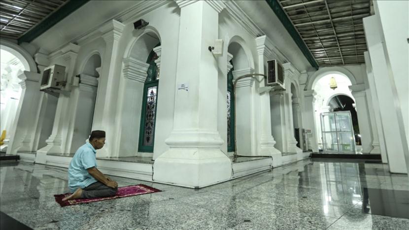 Sholat di masjid masa pandemi
